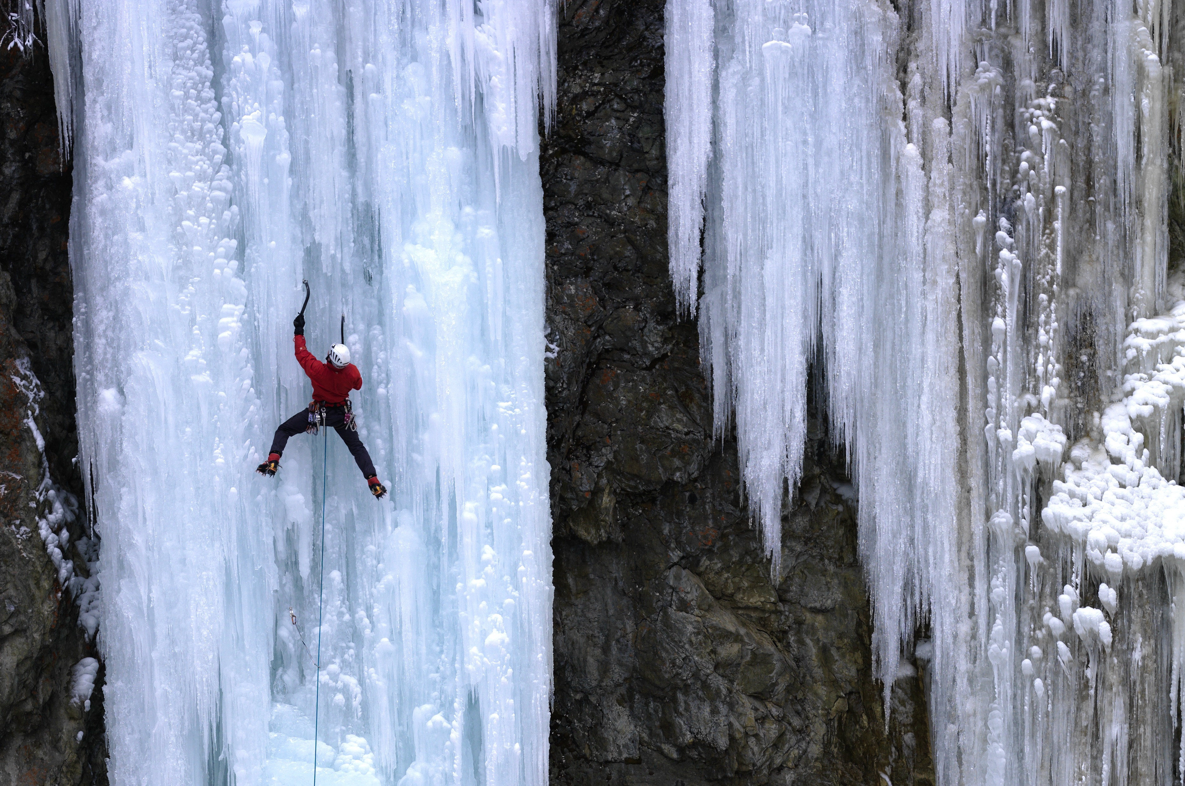 Ice-climbing in Pontresina | Switzerland Tourism